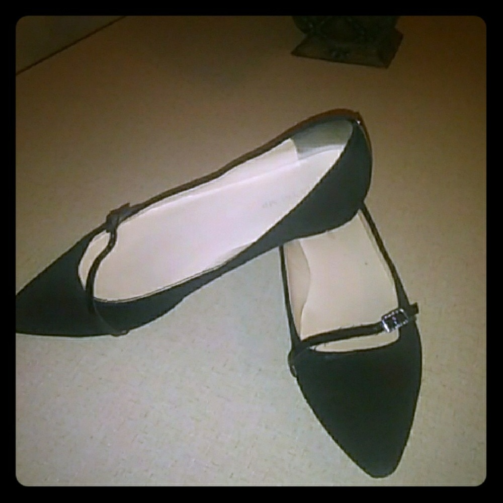 Ivanka Trump black flat shoes. Great condition.